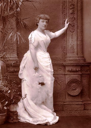 FrancesHodgsonBurnett(1888)byHerbertR.Barraud.jpg